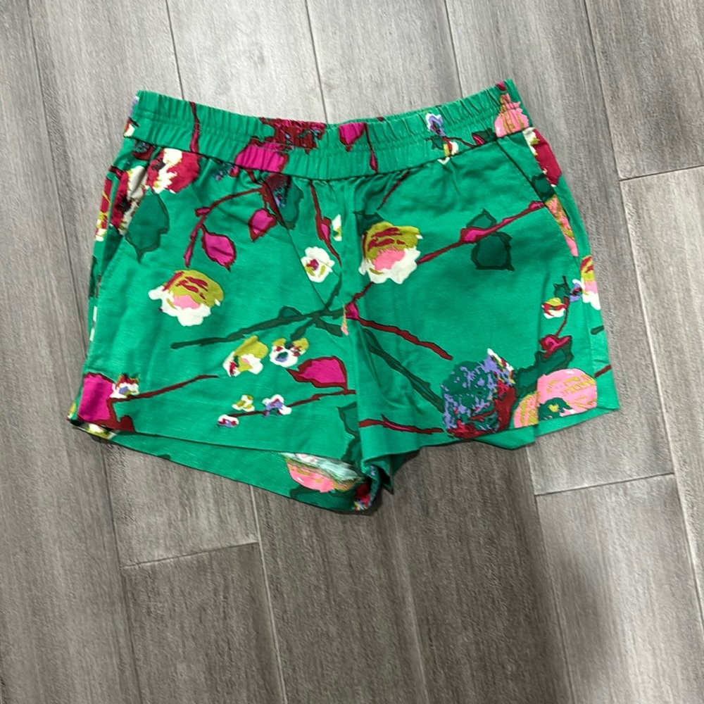 Casual floral shorts